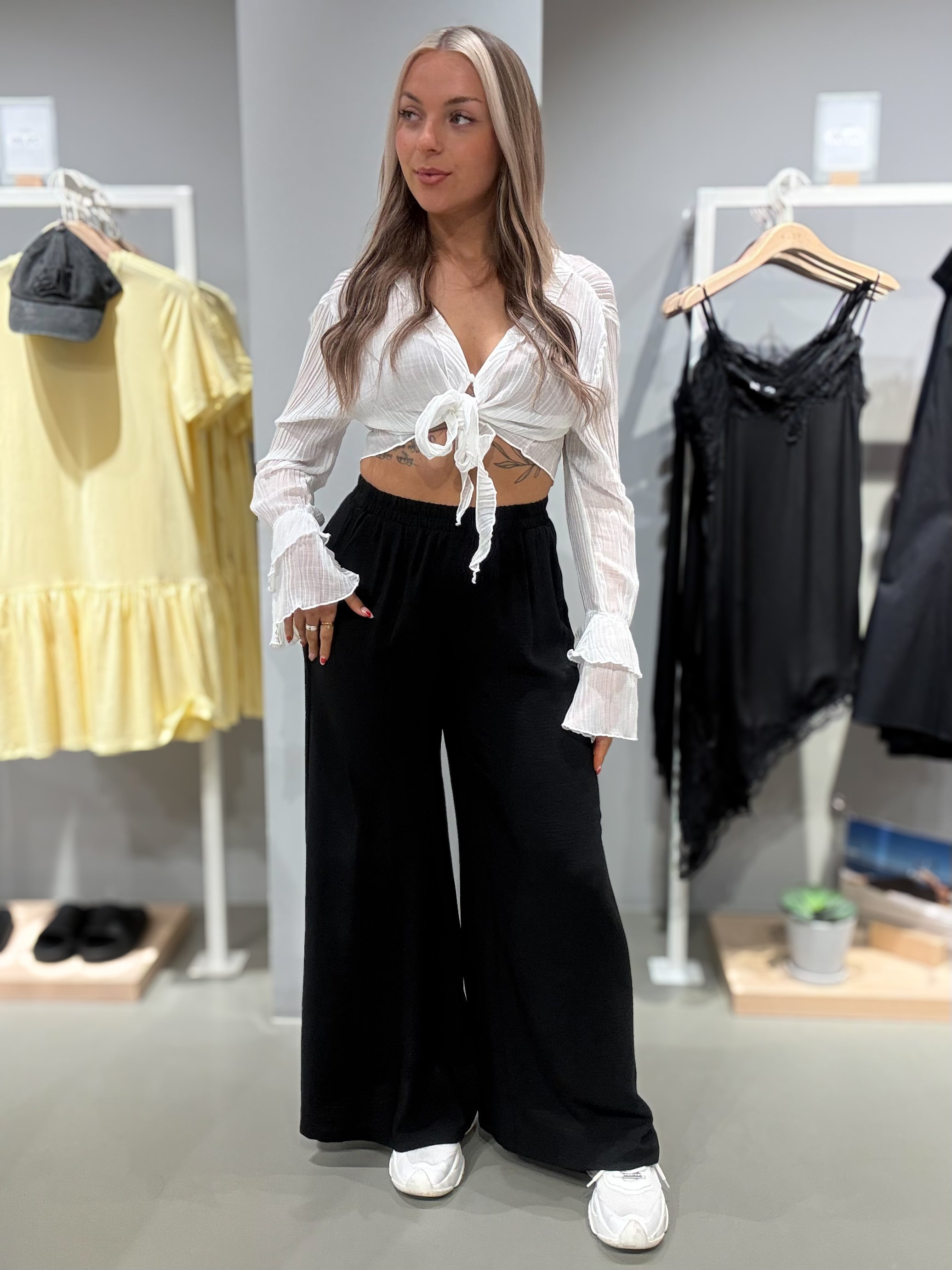 VIHELA Trousers - Black